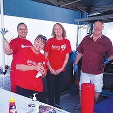 bbq-beenleigh-web-friends-on-the-street