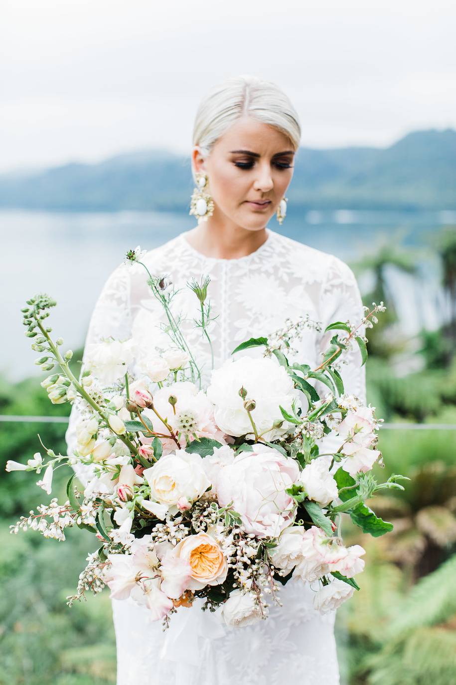 rosies-wildflowers-black-barn-lake-tarawera-wedding-florist-205